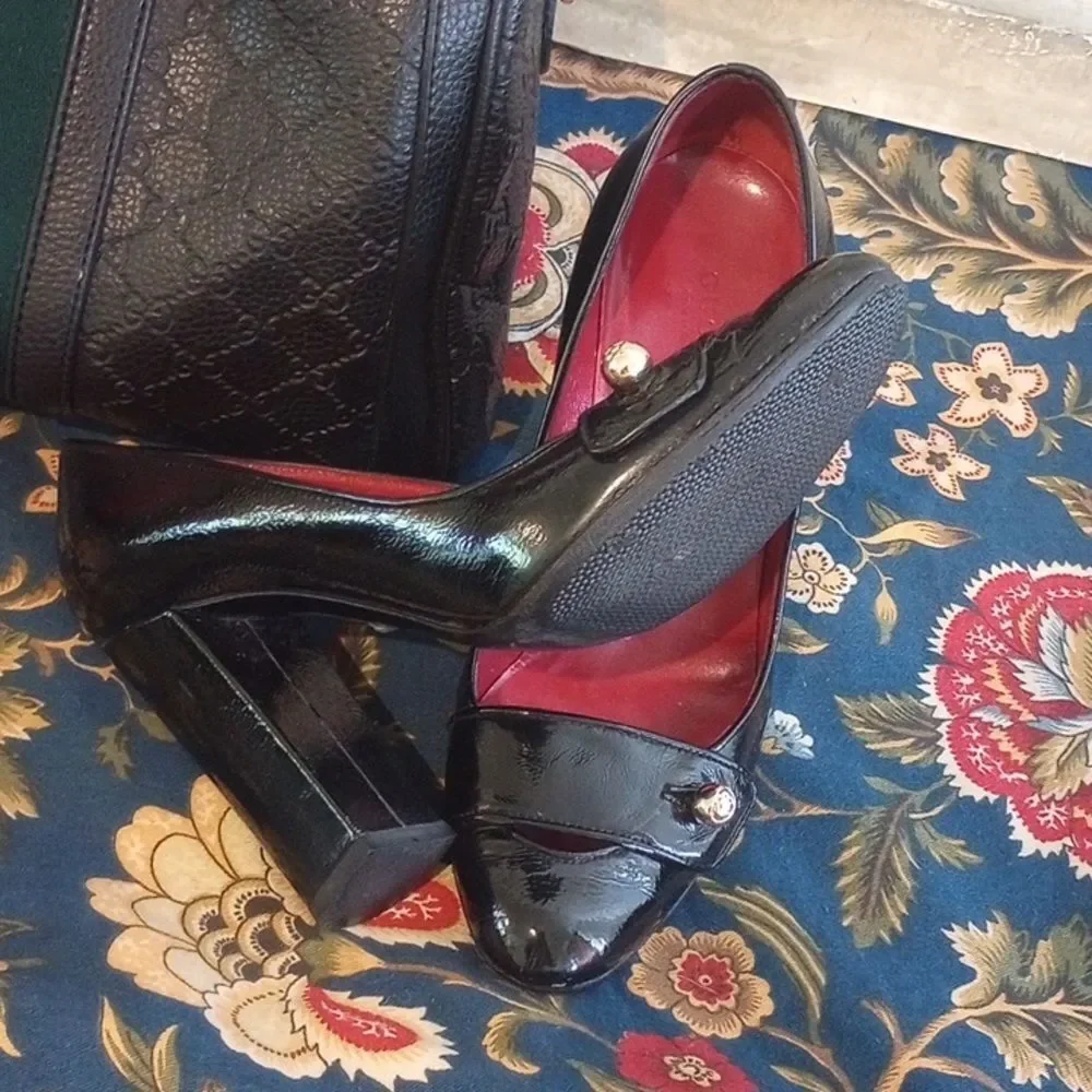Gucci Black Patent Leather High Heels with Red Interior - Picture 5 of 10